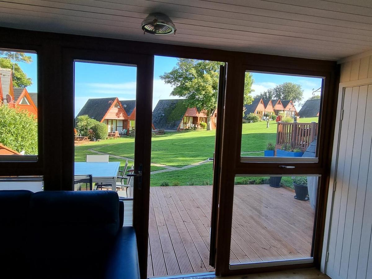 Chalet Brightstone Kingsdown Cliffs Location With Indoor Pool, Tennis Court, Mini-golf Short Walk To And 3 Great Local Pubs