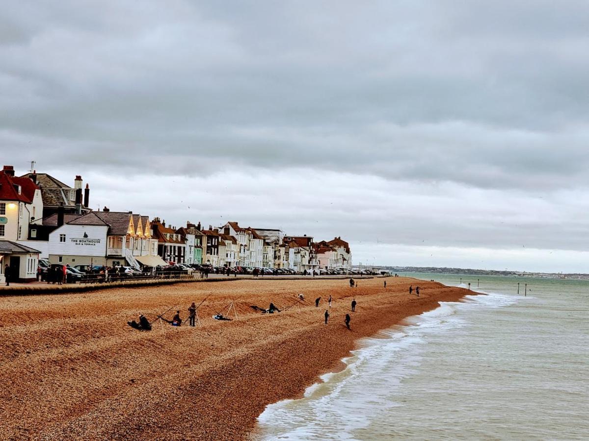 Brightstone Kingsdown Cliffs Location With Indoor Pool, Tennis Court, Mini-golf Short Walk To And 3 Great Local Pubs