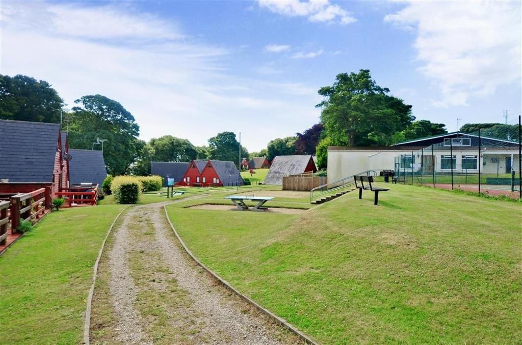 Brightstone Kingsdown Cliffs Location With Indoor Pool, Tennis Court, Mini-golf Short Walk To And 3 Great Local Pubs Chalet
